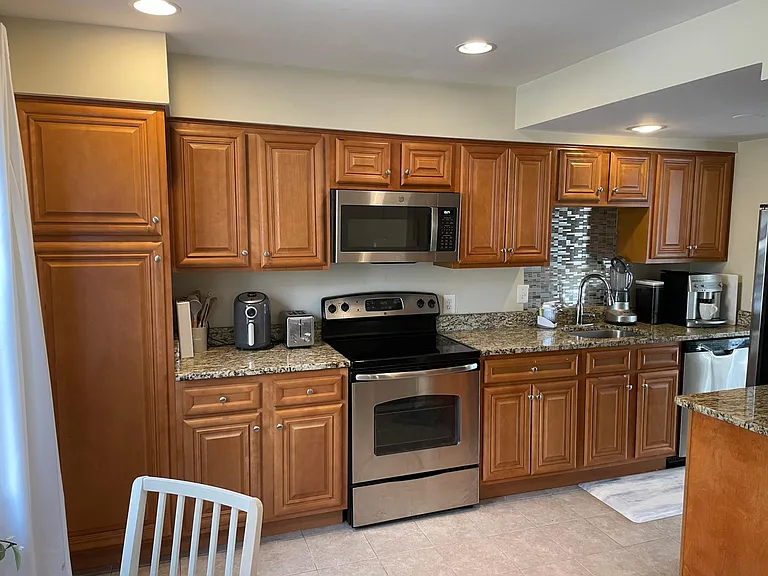6398 Shaundale Dr — Photo 3