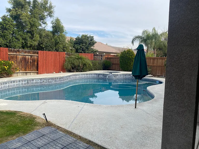 Larkin Dr — Photo 3