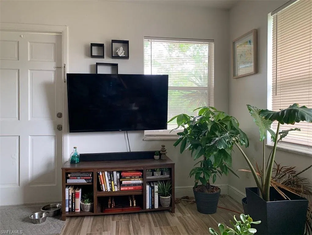 2 bed, 1.0 bath, 845 sqft, $1,995 — Photo 3