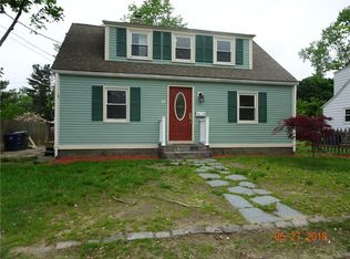 27 Deacon Ave, Warwick, RI 02886