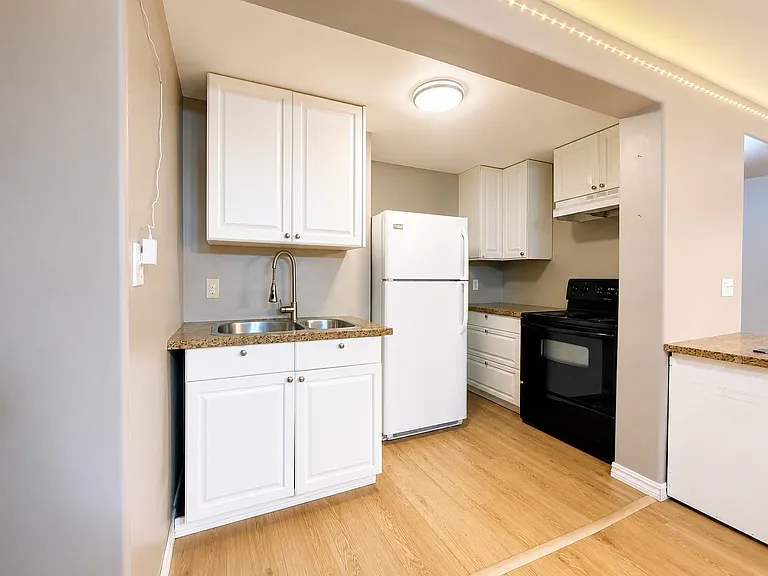 11530 Wood St — Photo 5