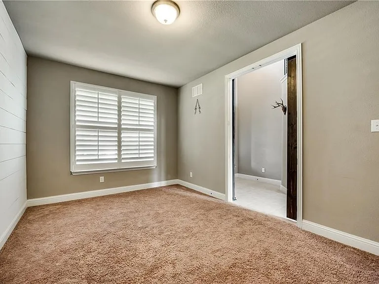 1025 Spring Falls Dr — Photo 8