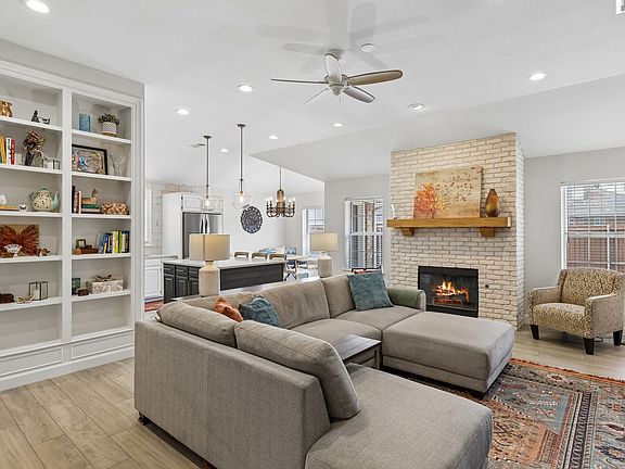 2nd image of 8217 Rincon St