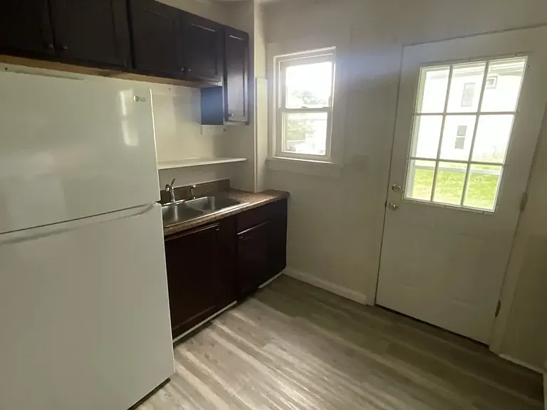 125 Linden Ave #1 — Photo 4