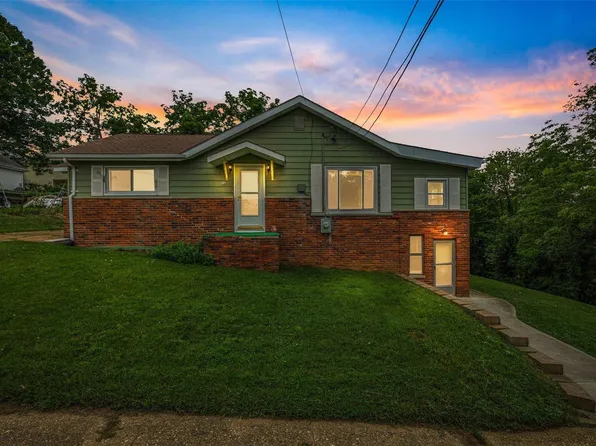 1010 S 3rd St, De Soto, MO 63020