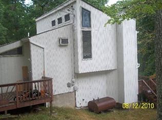 202 Clifton Dr, Bushkill, PA 18324