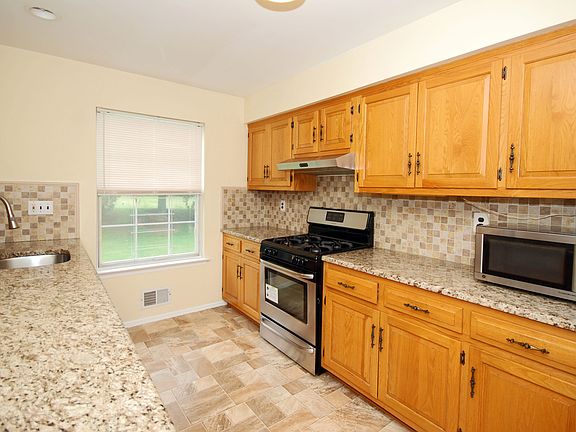 4th image of 191 Driscoll Ct