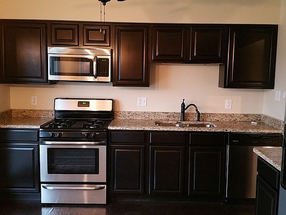 2nd image of 10 Woodmar Ct
