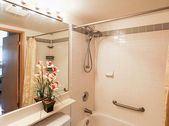 4th image of 25 Waipaa Ln APT 106