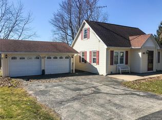 7556 Chestnut Ridge Rd, Lockport, NY 14094