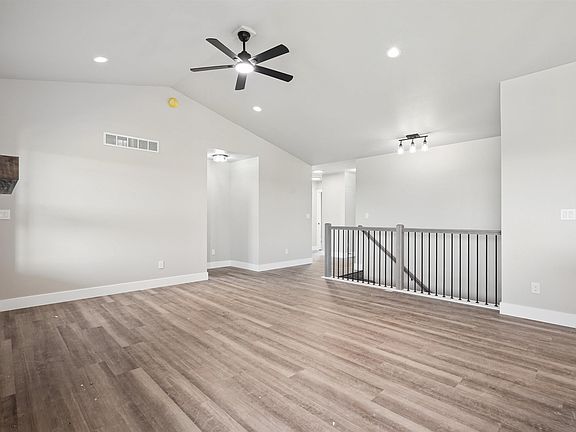 4th image of 130 Moonlight Dr