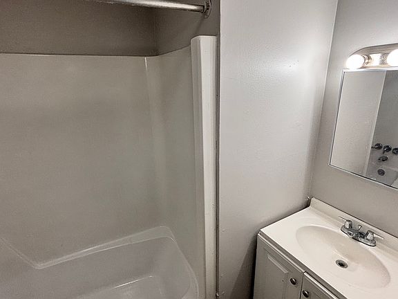 3rd image of 519 Crosby St APT 3