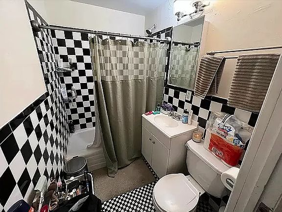 3rd image of 202 E 7th St APT 1A