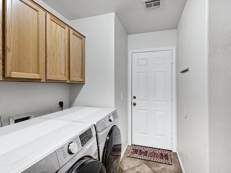 144 S Kingston St — Photo 11