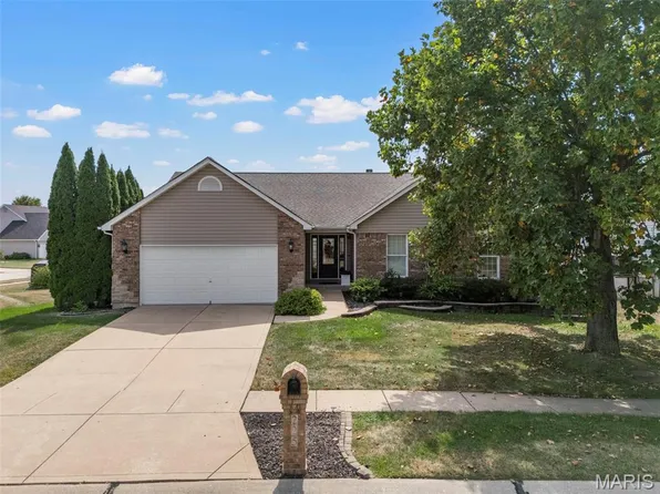 225 Jacobs Way Dr, Saint Peters, MO 63376