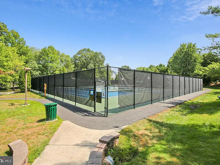 5913 Spruce Run Ct — Photo 47