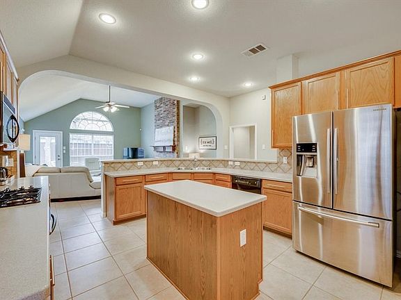 3rd image of 1241 Capital Dr