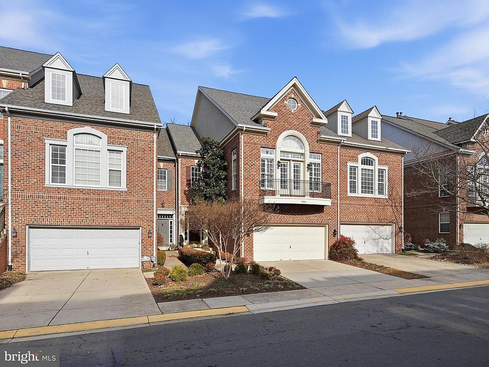 2nd image of 1919 Logan Manor Dr