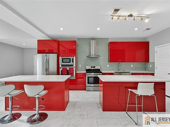 2nd image of 19 Utica Rd