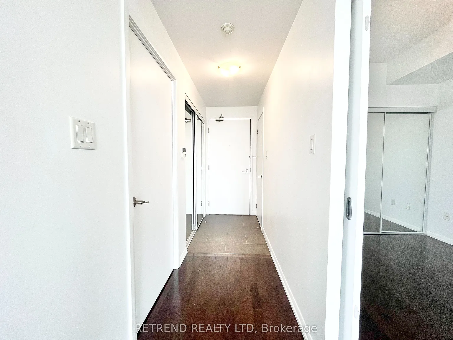 Murano Condos — Photo 2