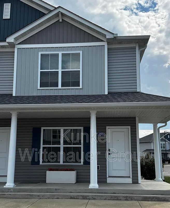 3 bed, 3.5 bath, 1800 sqft, $1,895 — Photo 1