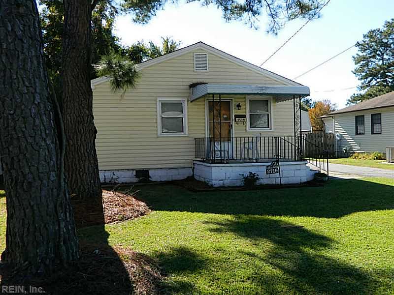 1st image of 2719 Greenwood Dr