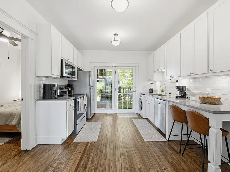 5744 Pershing Ave #2W — Photo 5