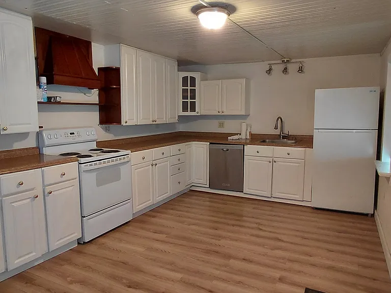Eat In Kitchen- view from entrance door