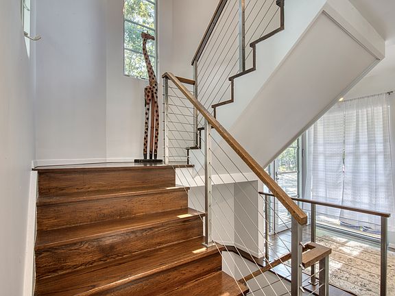 3rd image of 691 Sagg Rd