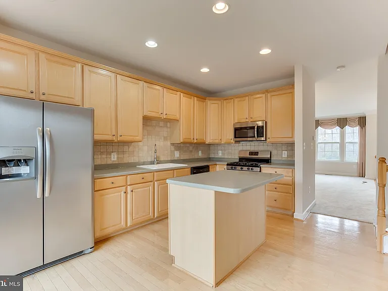 1008 Hampton St — Photo 6