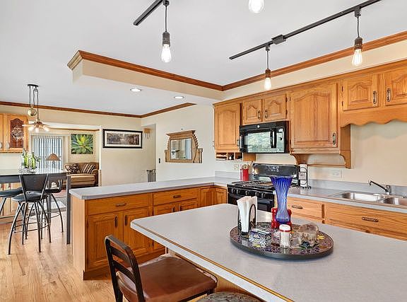 5th image of 1522 E Lake Louise Dr