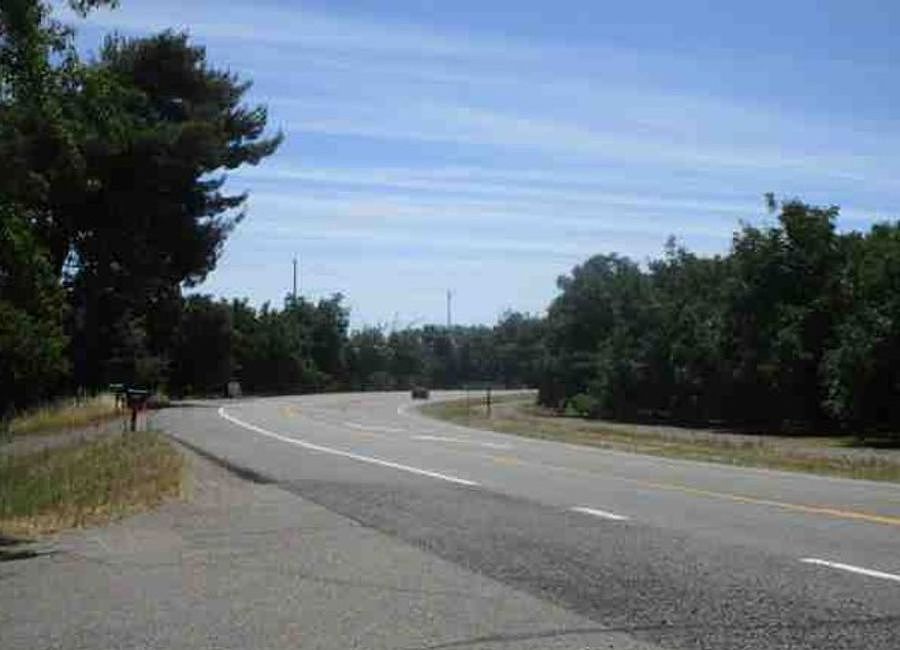 Exterior Neighborhood (street photo)