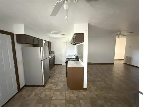 7130 Kings Dr, Baytown, TX 77521