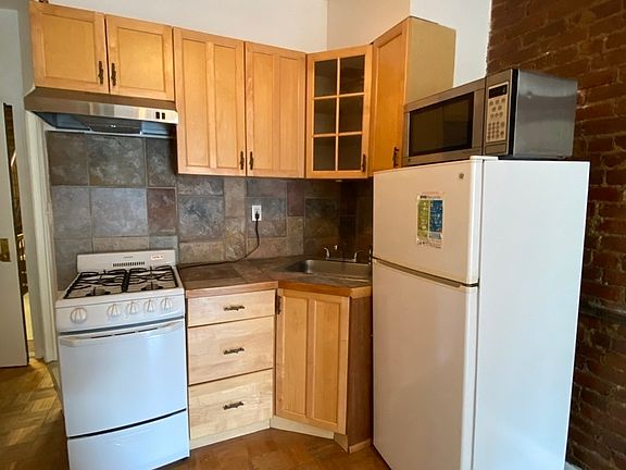 3rd image of 63 Carmine St APT 2A