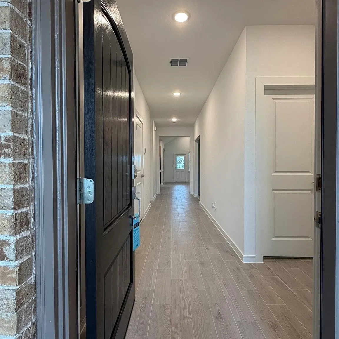 4 bed, 3.0 bath, 2121 sqft, $2,600 — Photo 4