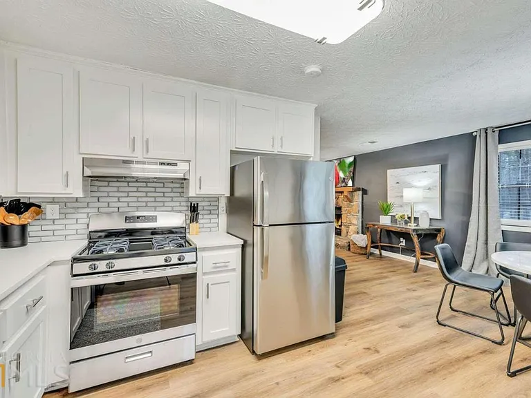 210 Booth Rd SW #A — Photo 8
