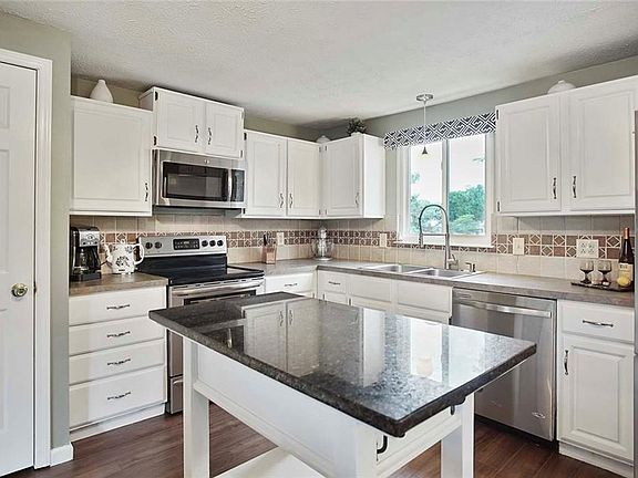 2nd image of 6059 Pine Glen Ln