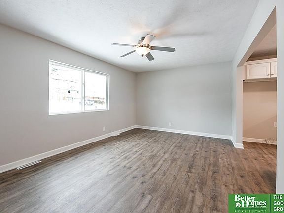 4th image of 9135 Grand Ave