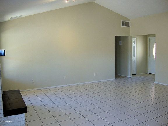 4th image of 8550 N Firethorn Ave