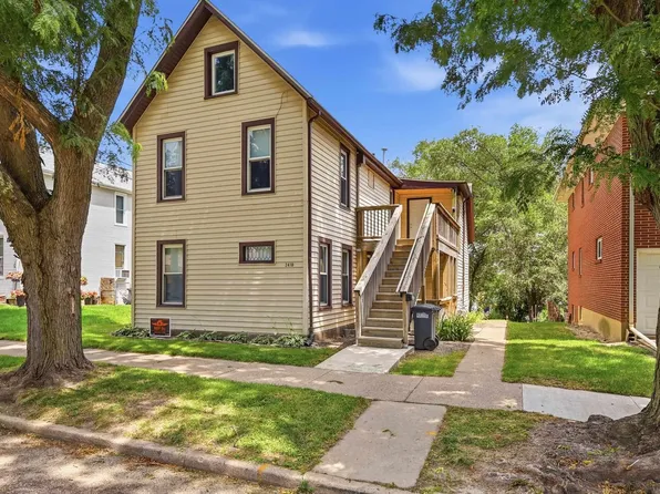 2418 Broadway St, Dubuque, IA 52001