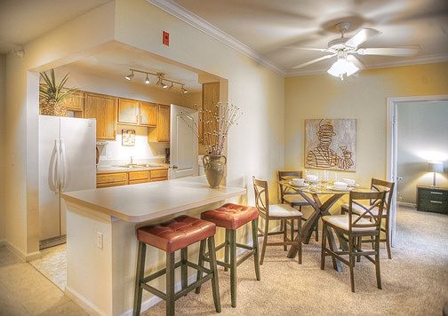 breakfast bar/kitchen