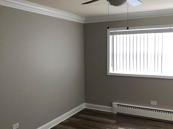 5th image of 910 Curtiss St APT 8