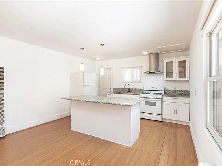1349 N Citrus Ave — Photo 9