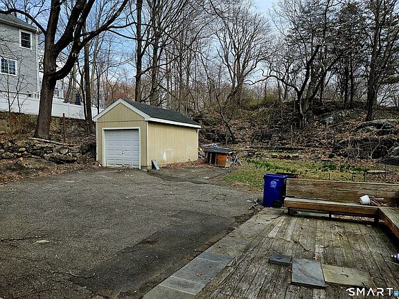 5th image of 32 West Rocks Road