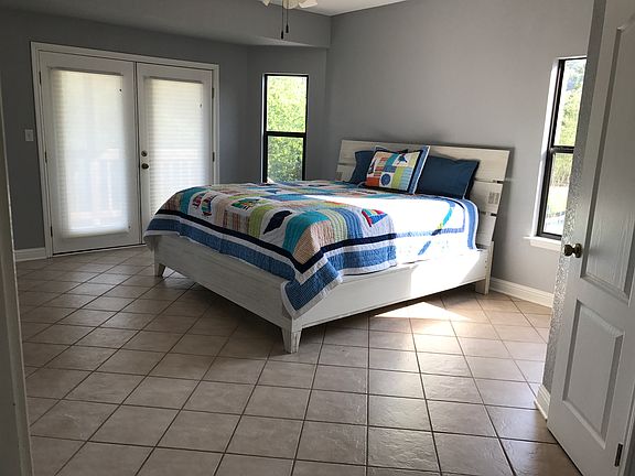 3rd image of 832 Irene Dr