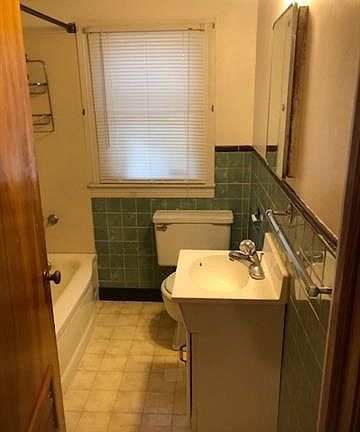 4th image of 803 N Laurel St