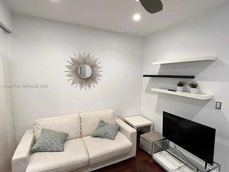 526 15th St #4 — Photo 9