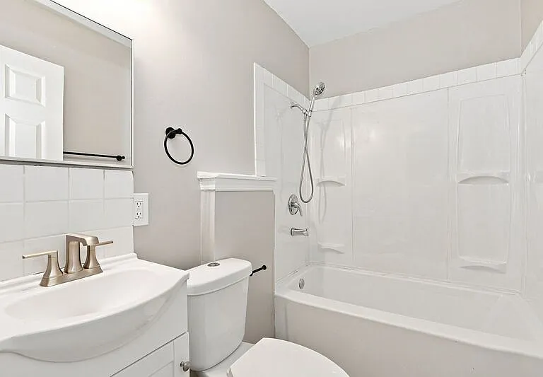 846-848 Reinhard Ave #848 — Photo 10