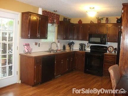 4th image of 1628 NE Stonewood Dr