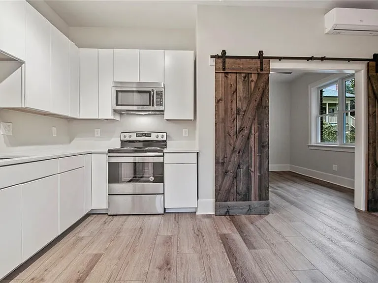 940 Saint Charles Ave NE #C — Photo 2